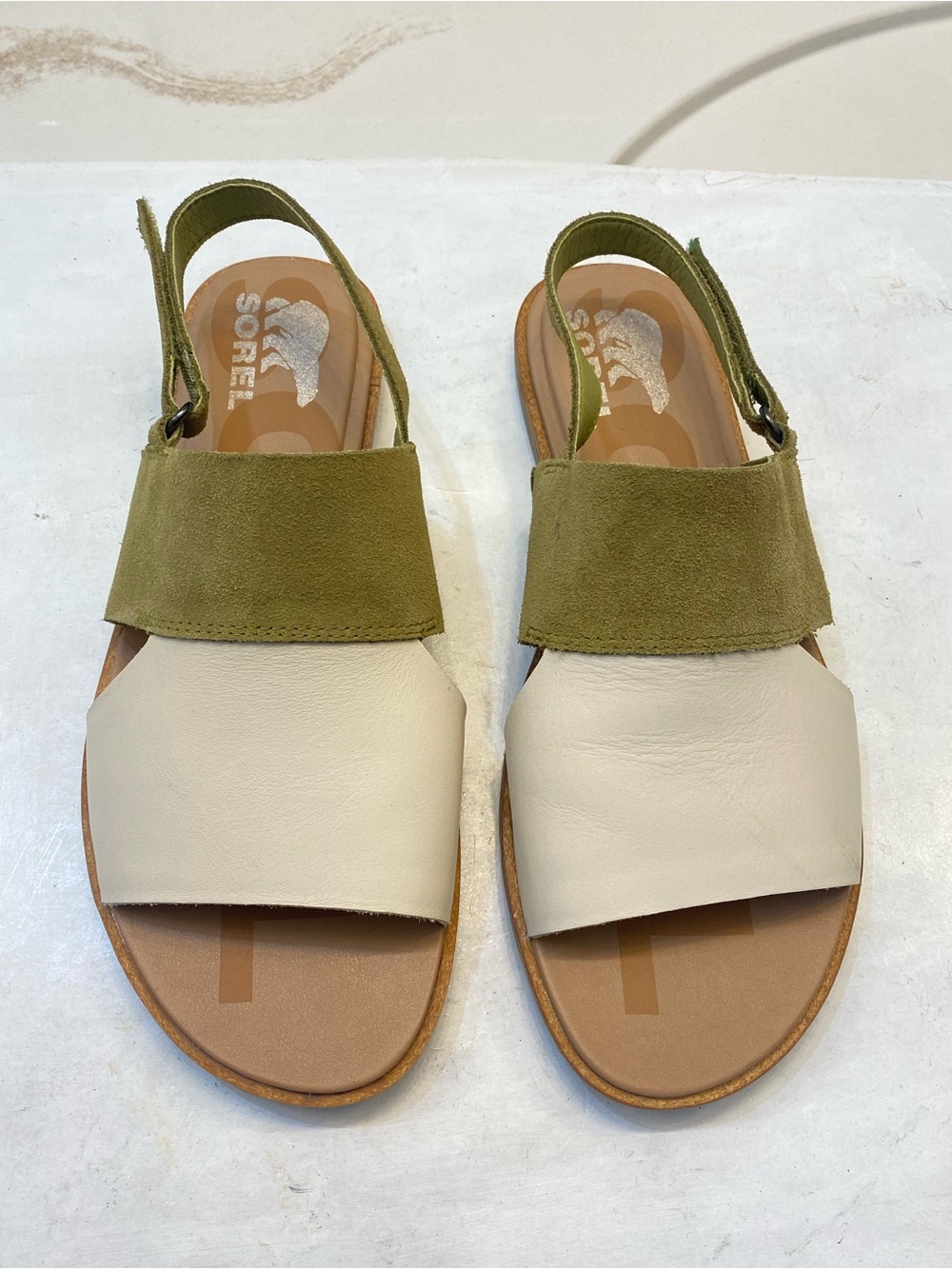 NEW..SOREL Ella II women size 9.5 new never worn beautiful leather sandal